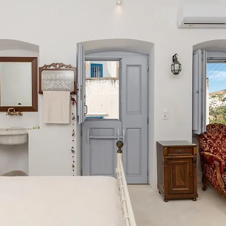 Old Mansion In Σπίτι διακοπών Mélanes