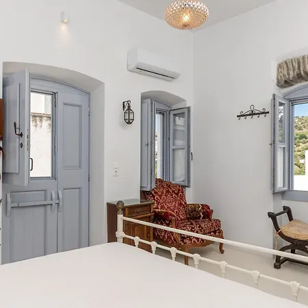 Σπίτι διακοπών Old Mansion In *